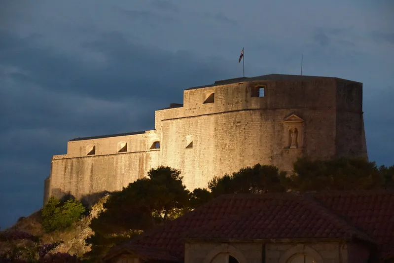 Fort Lovrijenac nocą