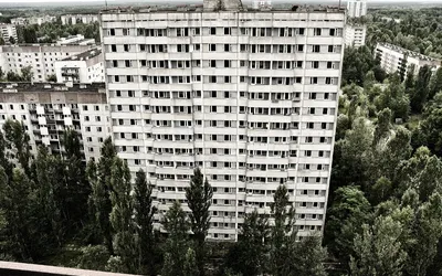 Opuszczone bloki mieszkalne w strefie wykluczenia wokół Czarnobyla
