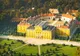 Żółta fasada Pałacu Esterházych w Eisenstadt w Burgenlandzie