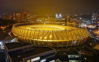 Trybuny i murawa Stadionu Olimpijskiego w Kijowie