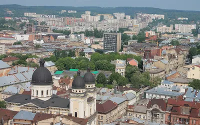 Panorama Starego Miasta we Lwowie z kopułami kościoła Dominikanów