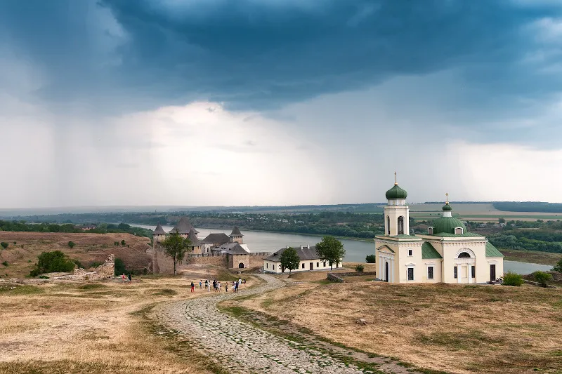 Widok na twierdzę w Chocimiu