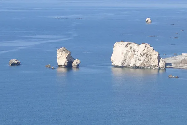 Skała Afrodyty Petra tou Romiou u wybrzeży Cypru