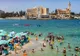 Plaża w Aleksandrii z hotelem i wieżą pałacu Montaza w tle
