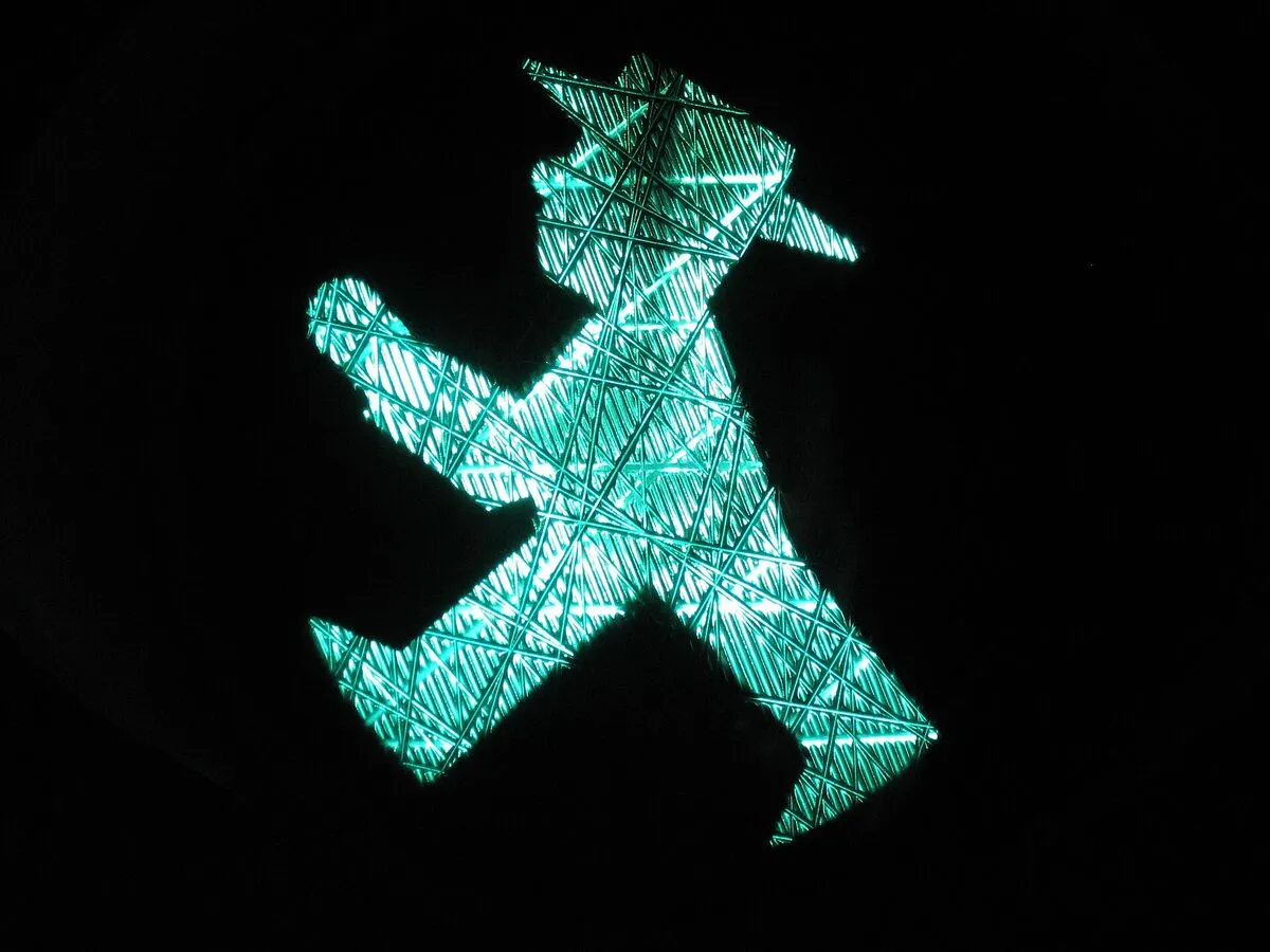 Świecący na zielono Ampelmann, czyli „człowiek ze świateł”