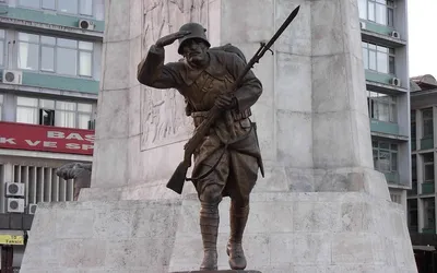 Statua Atatürka w Ankarze