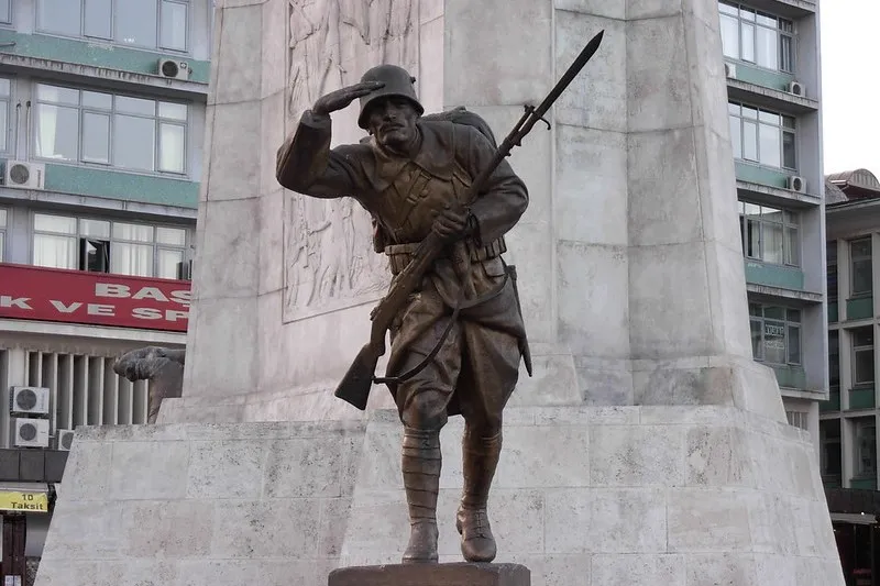 Statua Atatürka w Ankarze