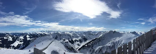 Ośnieżone stoki i trasy narciarskie nad Saalbach-Hinterglemm