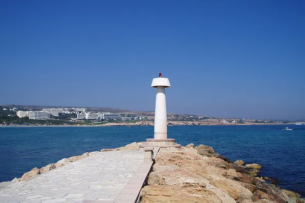 Koniec mola w porcie Ayia Napa