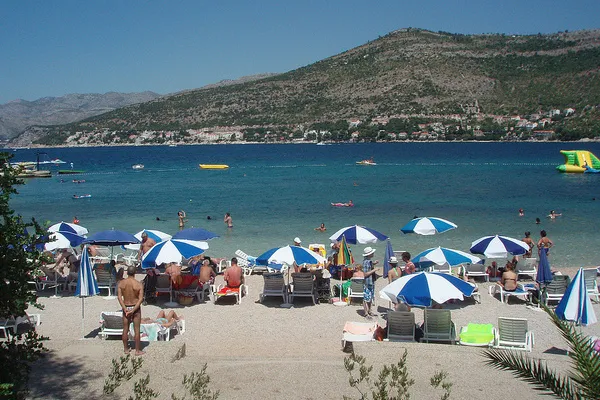 Plaża Copacabana na półwyspie Babin Kuk w Dubrowniku