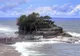 Świątynia Tanah Lot na skale u wybrzeża Bali