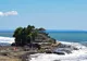 Świątynia Tanah Lot na skale u wybrzeża Bali