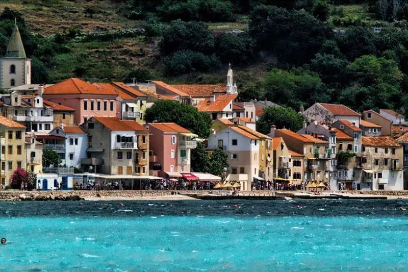 Baška położona jest na południowych krańcach wyspy Krk