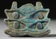 Niebieski fajansowy amulet z czterema stylizowanymi oczami Horusa