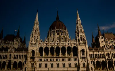 Neogotycki gmach Parlamentu nad Dunajem w Budapeszcie