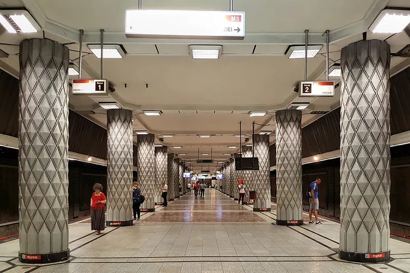 Najpopularniejszym środkiem transportu w Bukareszcie jest metro