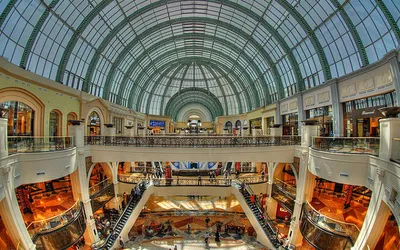 Wnętrze centrum handlowego Mall of the Emirates w Dubaju