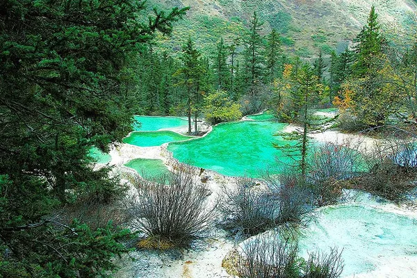 Tarasowe sadzawki w dolinie Huanglong