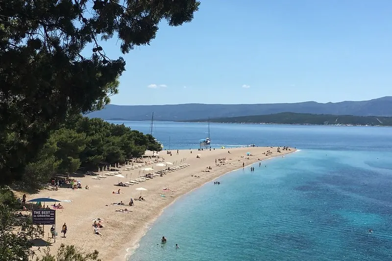 Plaża Zlatni Rat na wyspie Brač