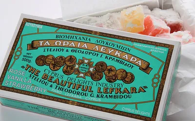 Pudełko loukoumi o smaku różanym, waniliowym i truskawkowym z napisem „Cyprus Delights”