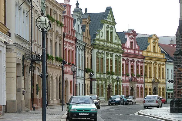 Kolorowe kamienice w Hradcu Králové