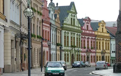 Kolorowe kamienice w Hradcu Králové