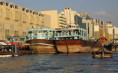 Zabudowa dzielnicy Deira nad zatoką Dubai Creek