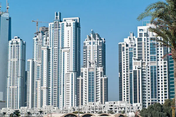 Dubaj jest najliczniej zaludnionym i drugim co do wielkości spośród emiratów