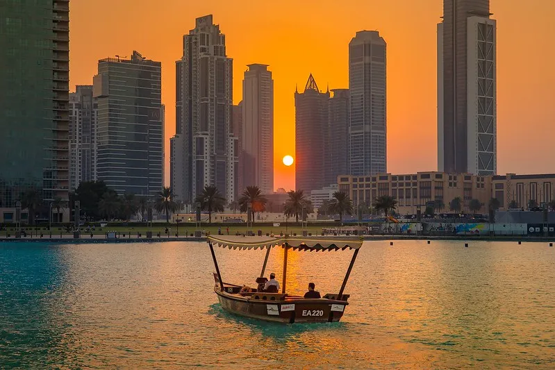 Dubaj o zachodzie słońca
