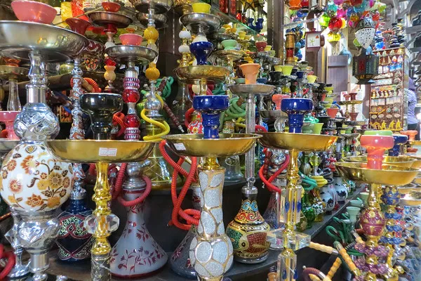 Wielu turystów przywozi z Dubaju fajki wodne