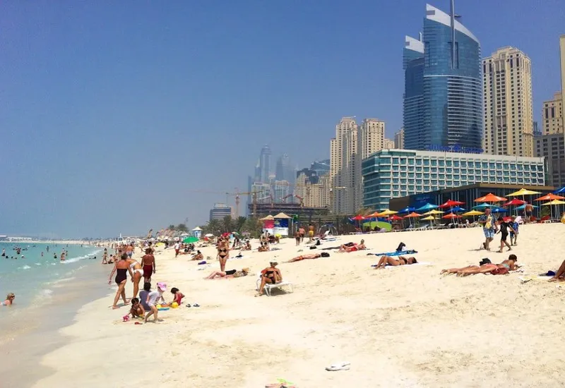 Letnie temperatury w Dubaju często przekraczają 40 stopni Celsjusza