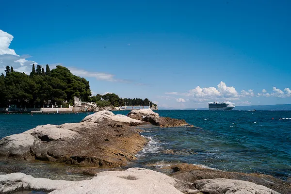 Dubovica jest jedną z największych plaż w południowej części wyspy Hvar