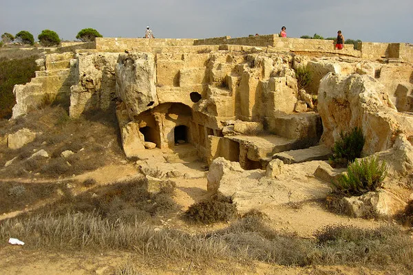 Archeologiczne stanowisko Grobowców Królewskich jest częścią cmentarza antycznego Pafos