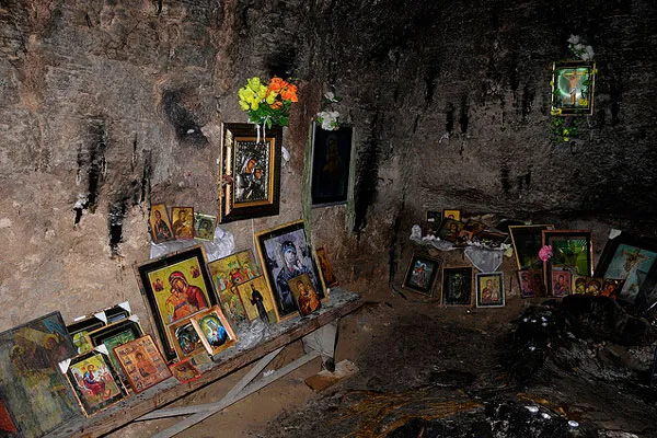 Jedno z pomieszczeń świątyni Agia Solomoni