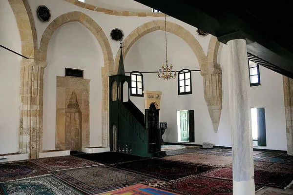 Hala Sultan Tekke – wnętrze meczetu