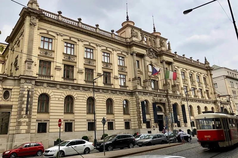 Fasada hotelu Carlo IV w dzielnicy Nové Město