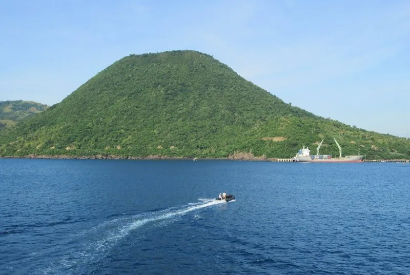 Wiele indonezyjskich wysp jest górzystych, pochodzenia wulkanicznego