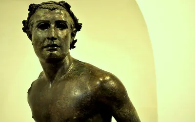 Jeden z licznych posągów w Muzeum Archeologicznym w Izmirze