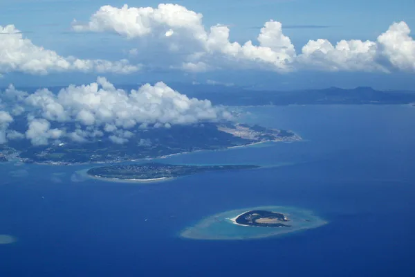 Japonię tworzy archipelag wysp, rozciągających się wzdłuż brzegów Azji Wschodniej