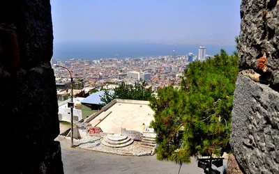 Widok na Izmir ze wzgórza Kadifekale