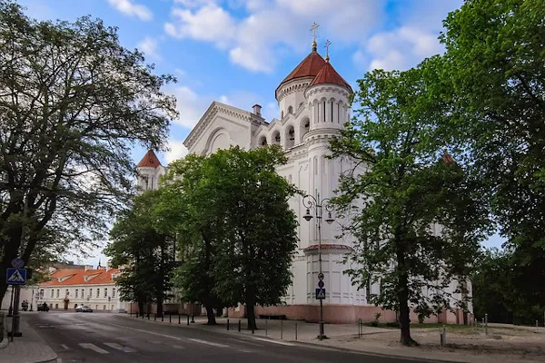 Biały prawosławny sobór Przeczystej Bogurodzicy w Wilnie