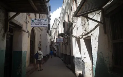 Główna ulica miasteczka Lamu na wybrzeżu Kenii