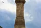 Kamienny Złamany Minaret (Kesik Minare) w Antalyi na tle chmur
