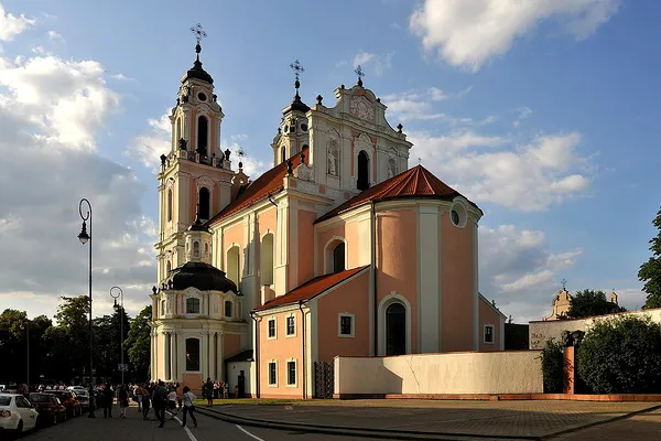 Barokowe wieże kościoła św. Katarzyny w Wilnie