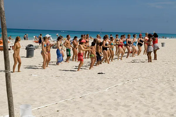 Nauka tańca na plaży