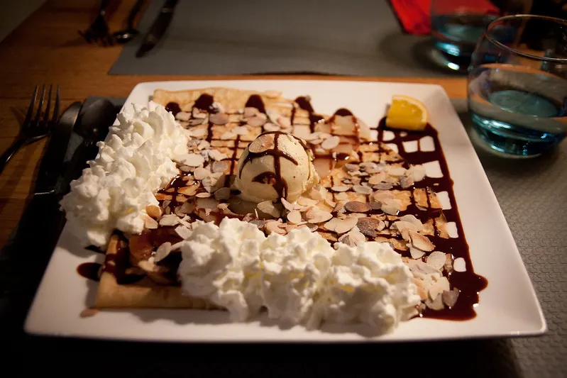 Francuskie crêpes przypominają znane nam naleśniki