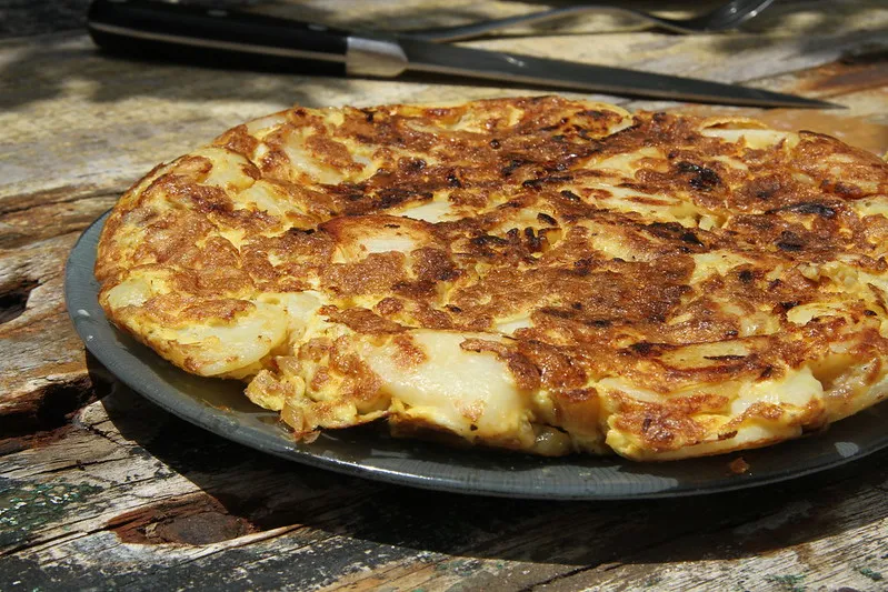Tortilla española – hiszpański omlet z ziemniakami