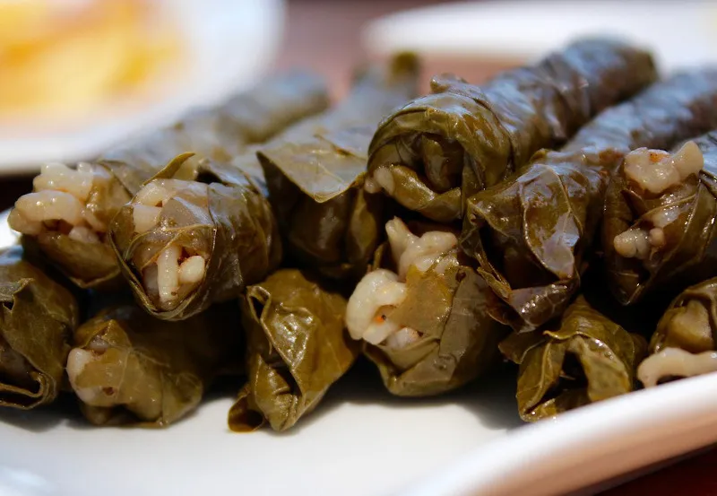 Sarma – farsz zawinięty w liście winorośli