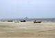 Łodzie rybackie na plaży w Heringsdorfie, w tle molo