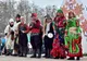 Przebrani za postacie malankowe uczestnicy festiwalu na scenie w skansenie w Czerniowcach